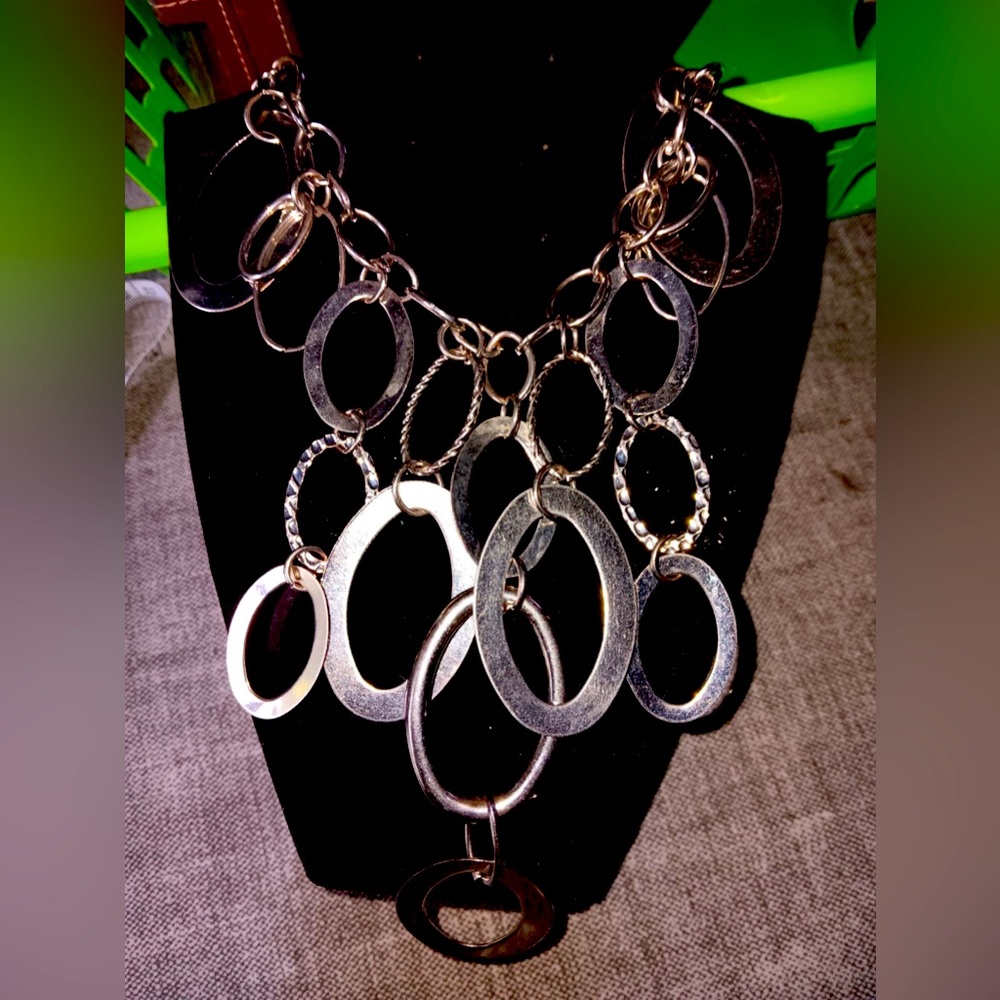 Silvertone oval shaped necklace